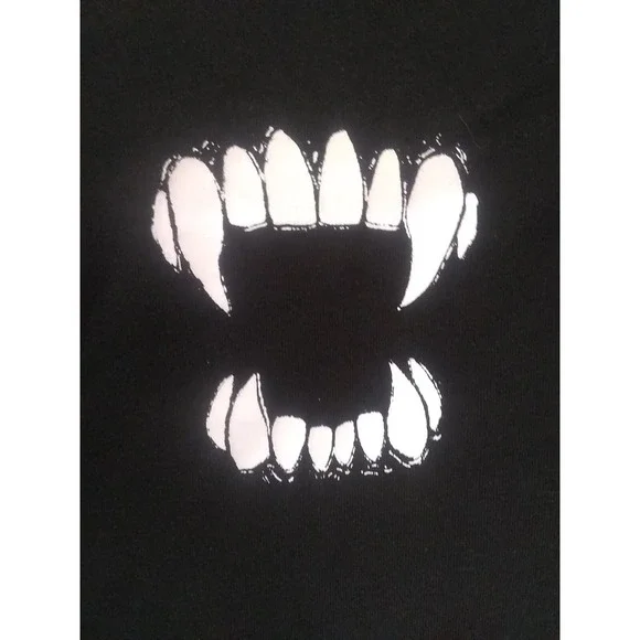 Kid's T-shirt Size L (10/12) Youth Fangs Black Halloween Vampire Teeth NEW - Picture 1 of 4